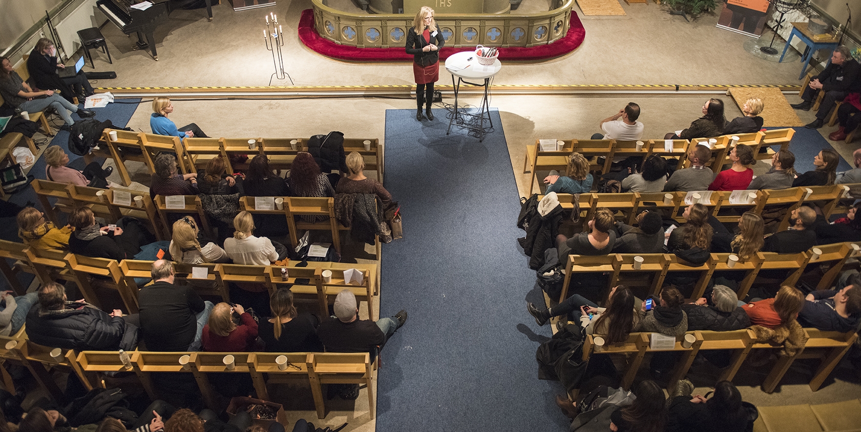 Publik lyssnar på föredragshållare i St Paul