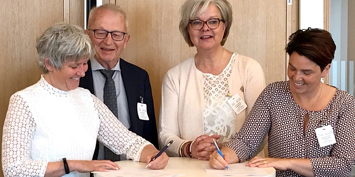 Katarina Markström, direktor Umeå Stadsmission; Jan-Erik Ögren, ordförande Umeå Stadsmission; Lotta Säfström, ordförande Sveriges Stadsmissioner; Sanna Detlefsen, vice ordförande Sveriges Stadsmissioner. Katarina Markström, direktor Umeå Stadsmission; Jan-Erik Ögren, ordförande Umeå Stadsmission; Lotta Säfström, ordförande Sveriges Stadsmissioner; Sanna Detlefsen, vice ordförande Sveriges Stadsmissioner.