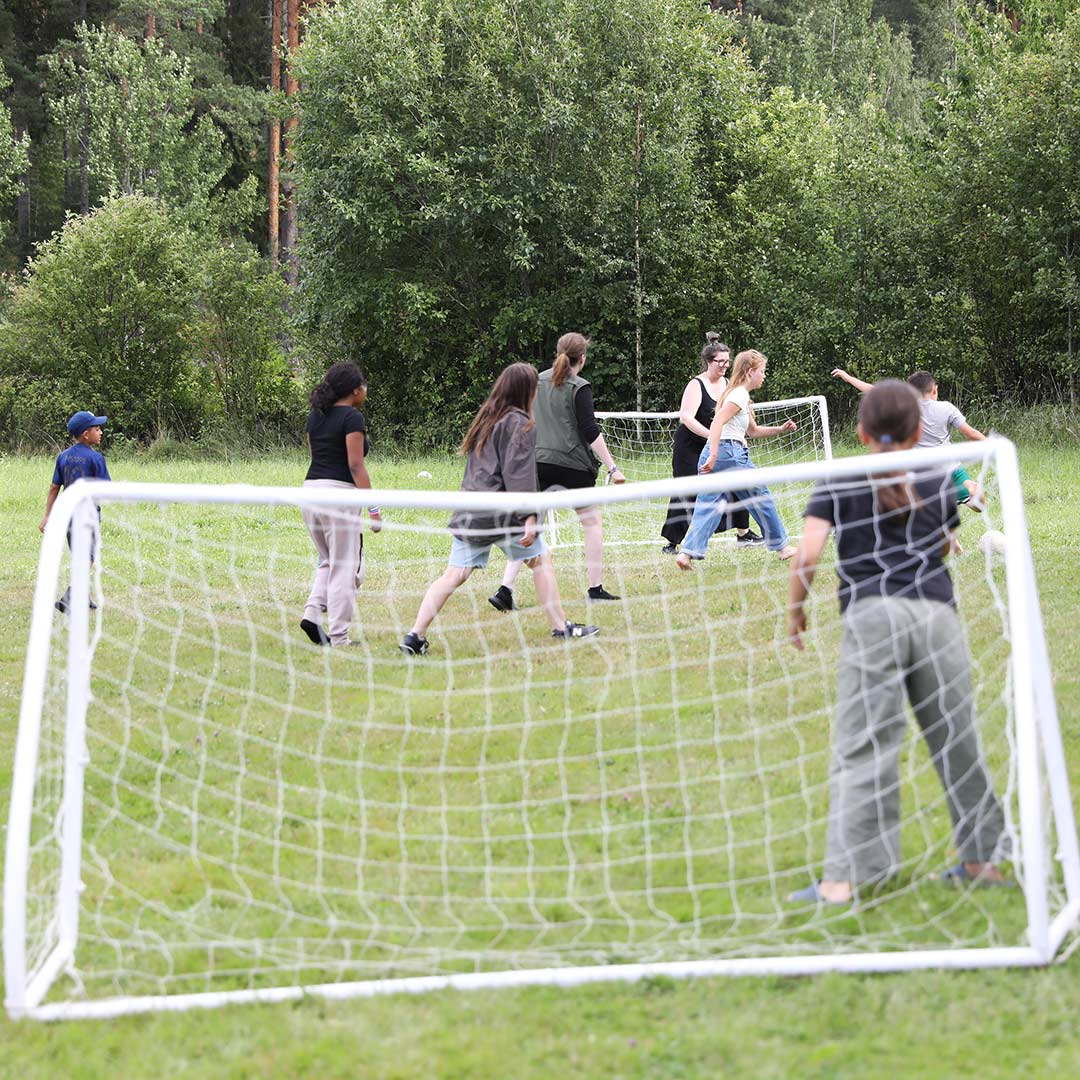 Det spelas mycket fotboll på Stockholms Stadsmissions kollo