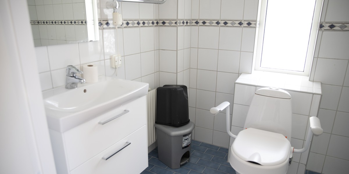 Lägenheterna på LSS-boendet Lunden har fina rymliga badrum.