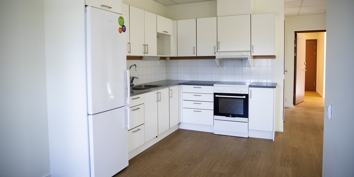 Alla lägenheterna på LSS-boende Nyby har ett stort modernt kök.
