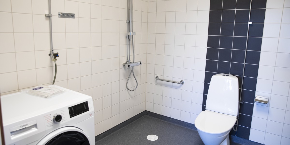 Badrummen på LSS-boende Nyby är stora och rymliga.