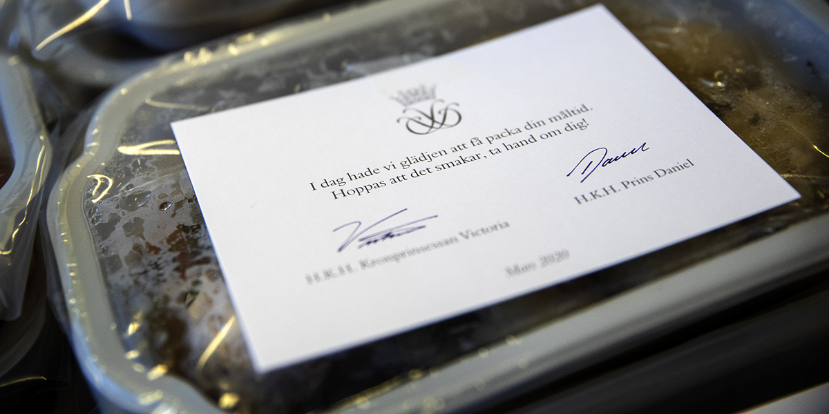 Hälsningen som kronprinsessparet skickade med matlådorna.