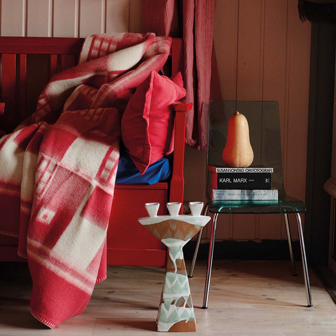 Bild på ett hem inrett med second hand-prylar.