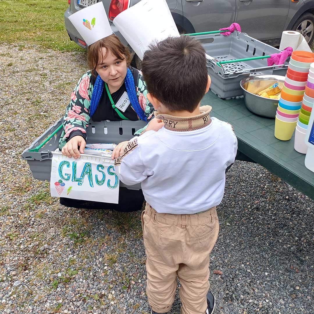 Barn får glass på mötesplats Stenfasta under sommarkollo.