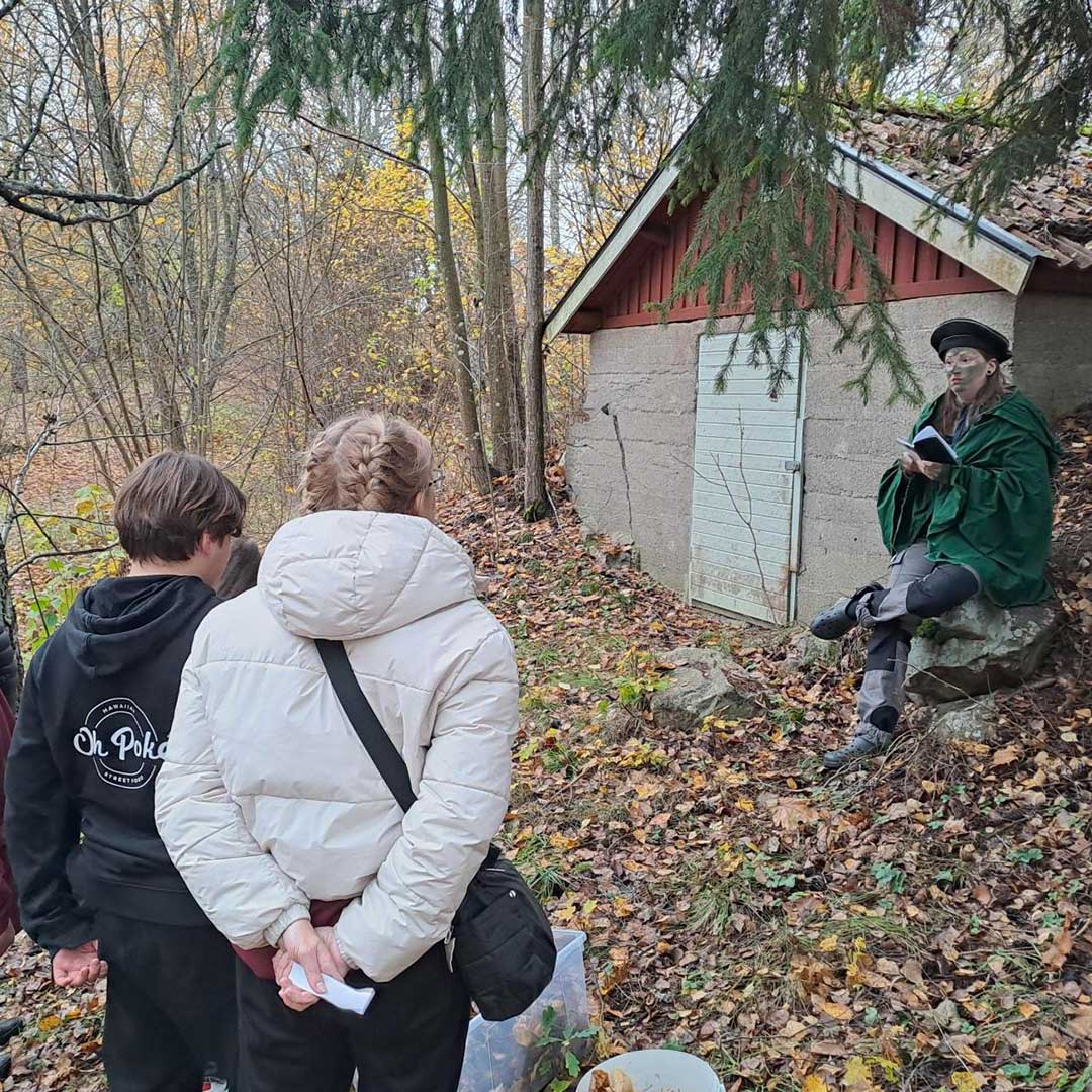 Skogsäventyr på Stockholms Stadsmissions höstlovskollo.