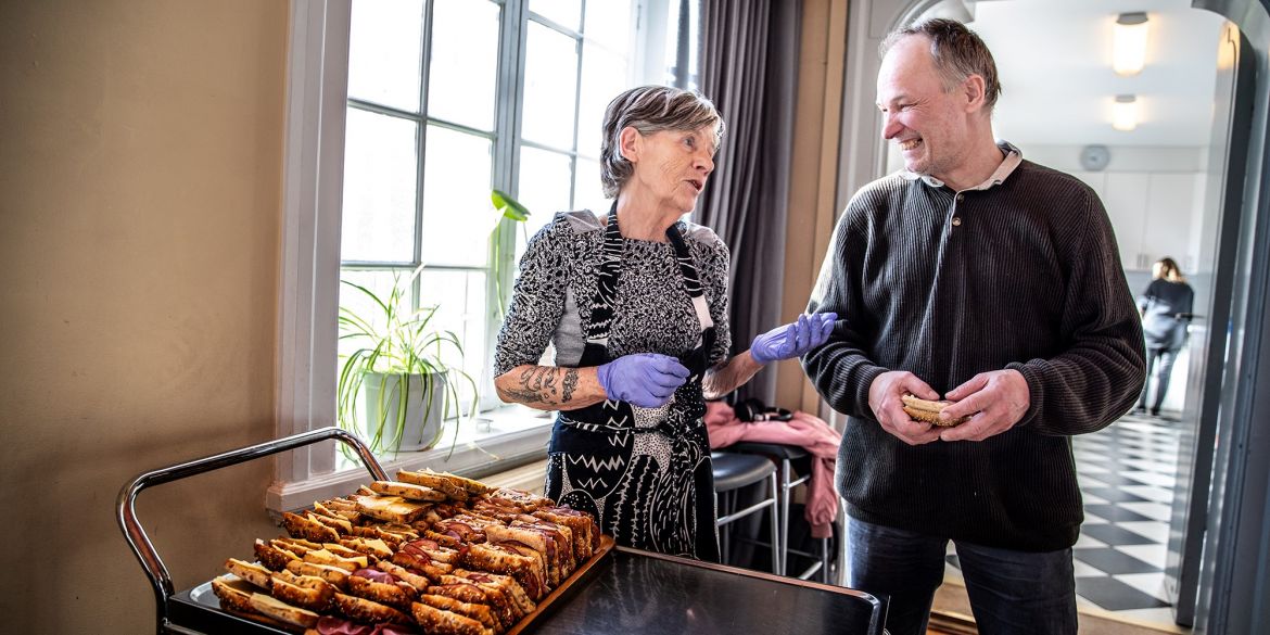 Lotta Ledin och deltagaren Mats Lotta Ledin och deltagaren Mats