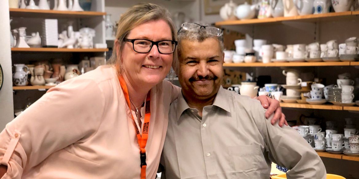 Mohammed har en utbildningstjänst i second hand-butik Mohammed har en utbildningstjänst i second hand-butik