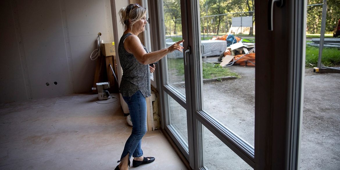 Ewa Norrgård, verksamhetsområdeschef för LSS, står i det nya LSS-boendets lokaler. Ewa Norrgård, verksamhetsområdeschef för LSS, står i det nya LSS-boendets lokaler.
