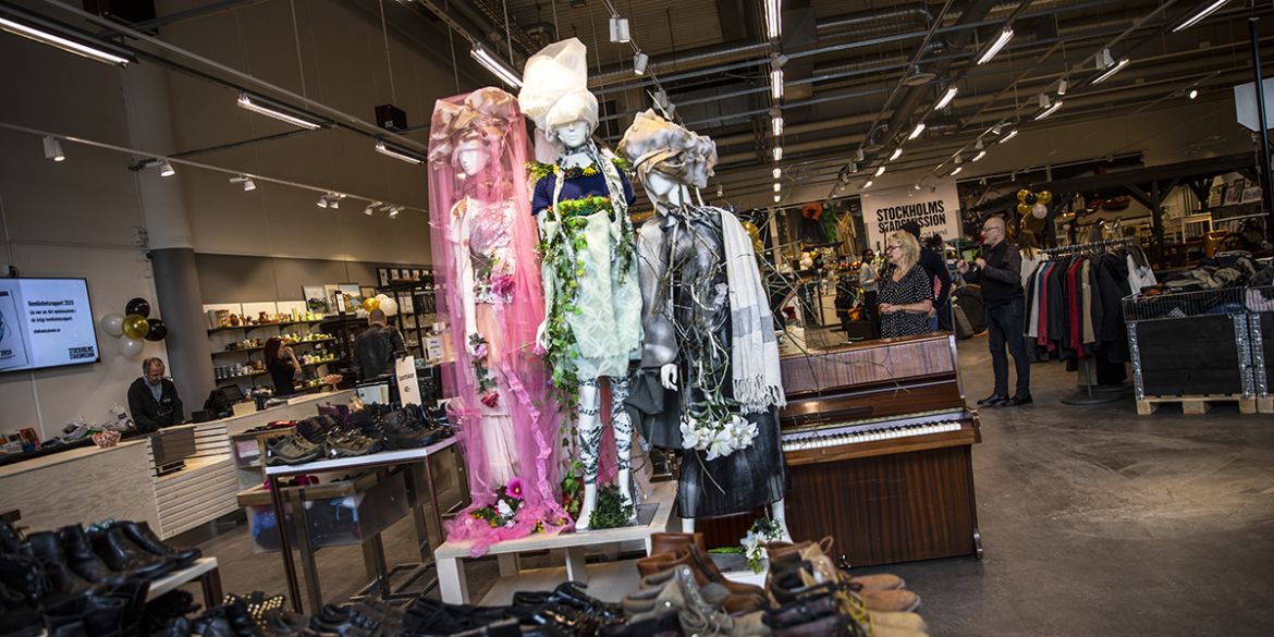Second hand-butik i Huddinge, Kungens Kurva. Interiörbild från butiken.