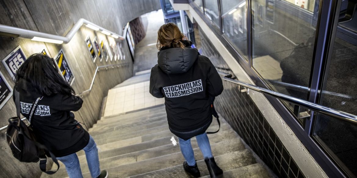 Pentru Tine ute på uppsökarverksamhet i Stockholm.