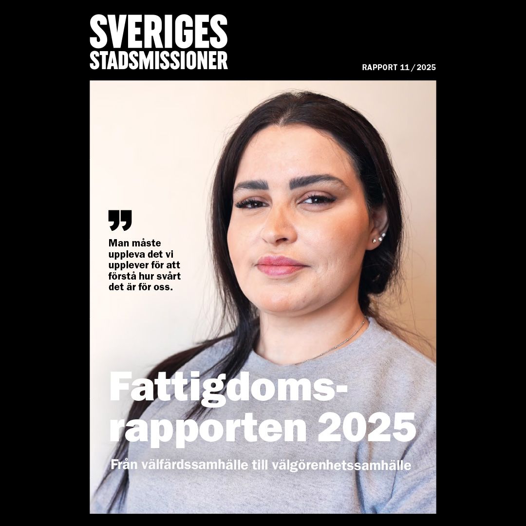 Bild på fattigdomsrapportens omslag med en kvinna porträtterad