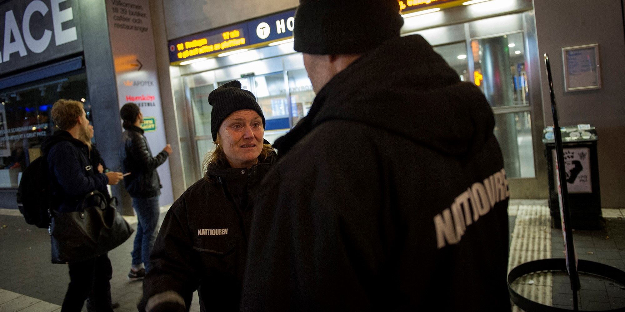 Personal från Nattjouren är ute på stan.
