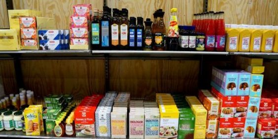 Livsmedel på en hylla