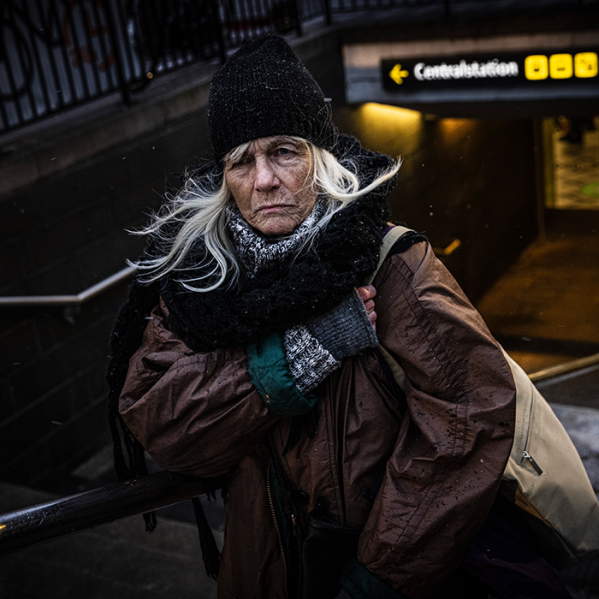 Kvinna i hemlöshet