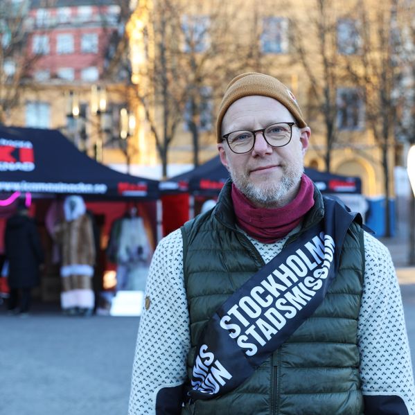 Volontär på plats på Stockholms godaste jullunch 2024.