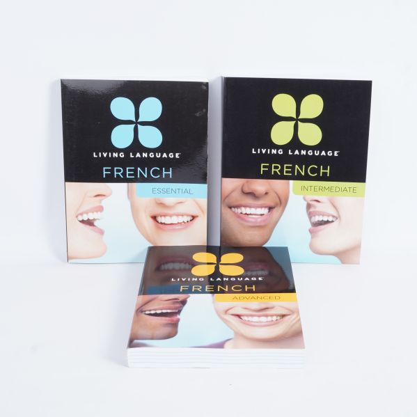 Tre franska språkböcker Living Language i olika nivåer uppradade