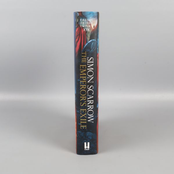 Bokrygg med titel och författarnamn, svart och gul text