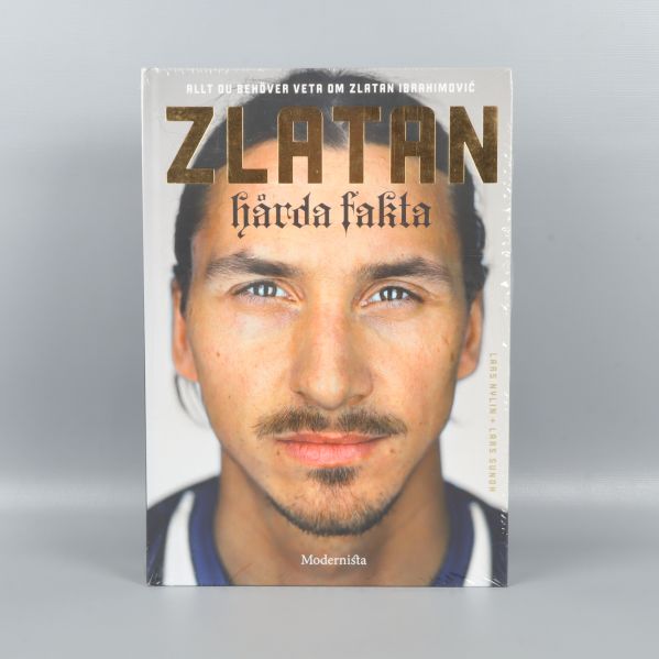 Framsida av Zlatan hårda fakta med porträtt på Zlatan Ibrahimović