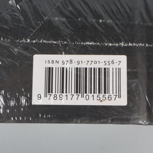 Närbild på baksidan med ISBN-kod till Zlatan hårda fakta