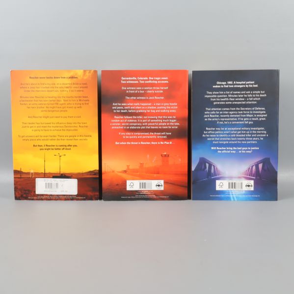 Baksidorna på tre Jack Reacher-böcker med text och streckkoder