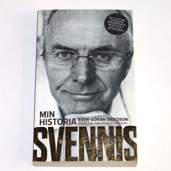 Framsida på Min historia av Sven-Göran Eriksson, stort porträtt och guldfolierad text
