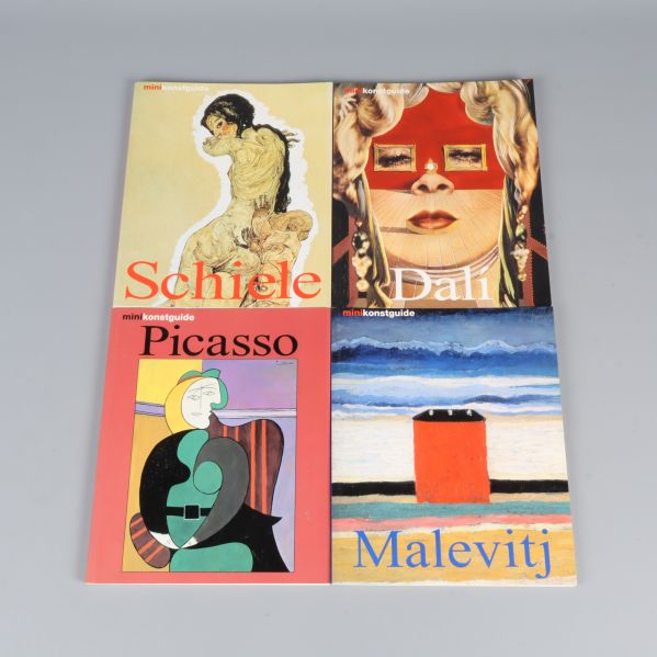 Fyra böcker ur serien mini konstguide med omslag för Schiele, Dali, Picasso och Malevitj