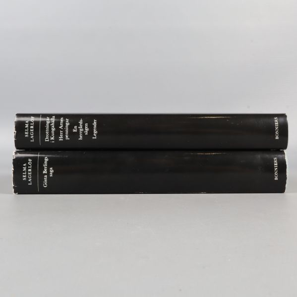 Bokryggar med Selma Lagerlöf- och Bonnierlogotyp
