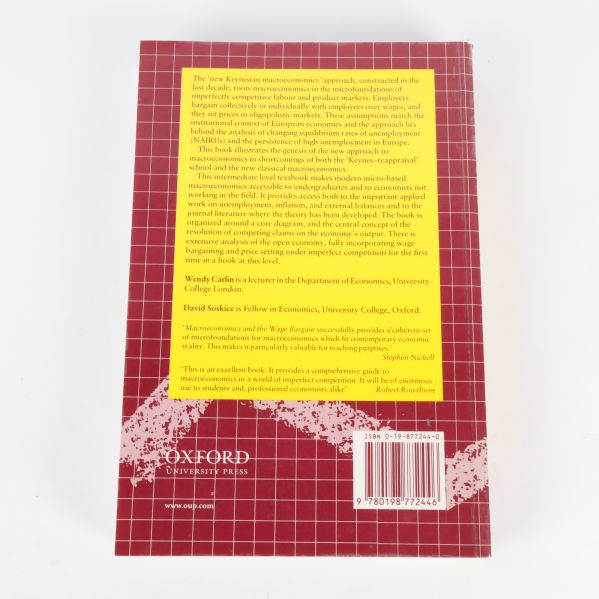 Baksida av boken Macroeconomics and the Wage Bargain med beskrivning och ISBN