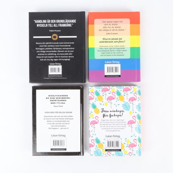 Baksidor på fyra citatböcker med text och streckkoder