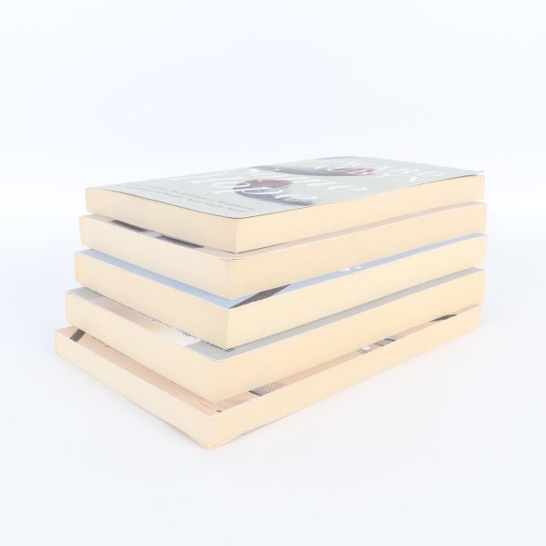 Stapel av fem Patrick Melrose-böcker i pocketutgåva på varandra