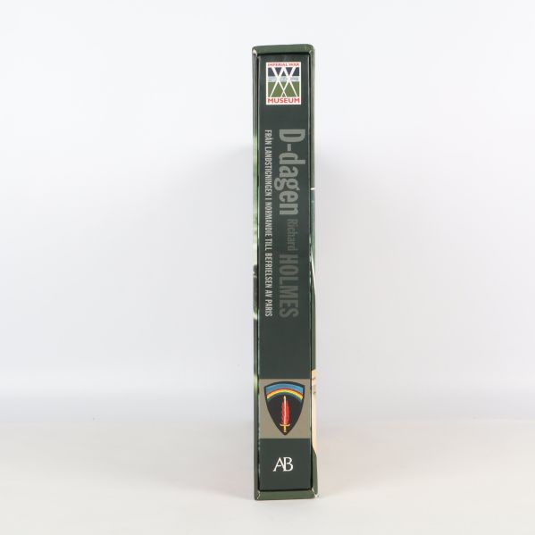 Bokens rygg med titeln D-dagen och författarens namn