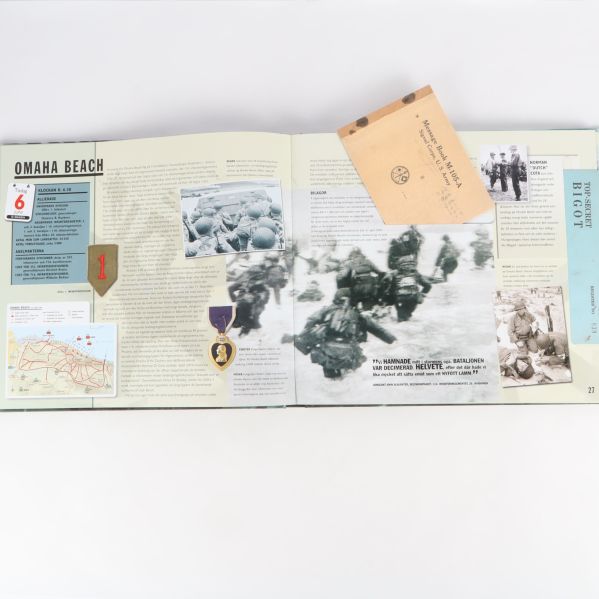 Uppslag som visar Omaha Beach och insprängda autentiska dokument