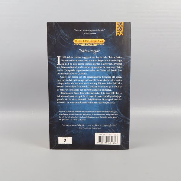 Baksida av Som ett eko med text om handlingen och ISBN