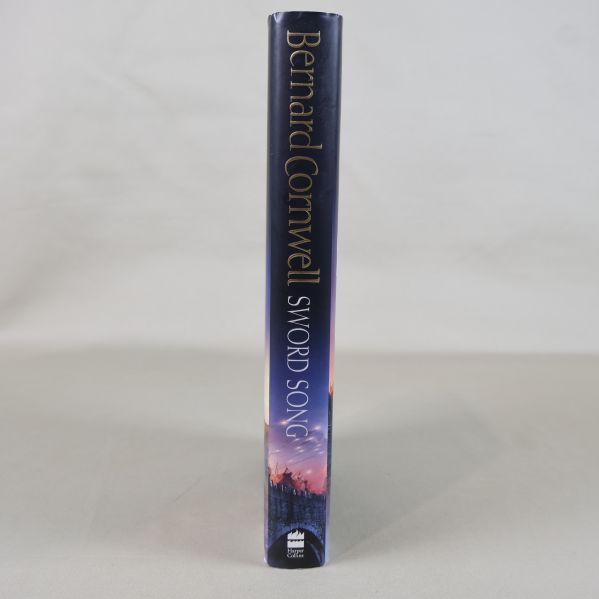 Ryggen på Sword song med författarnamn och titel