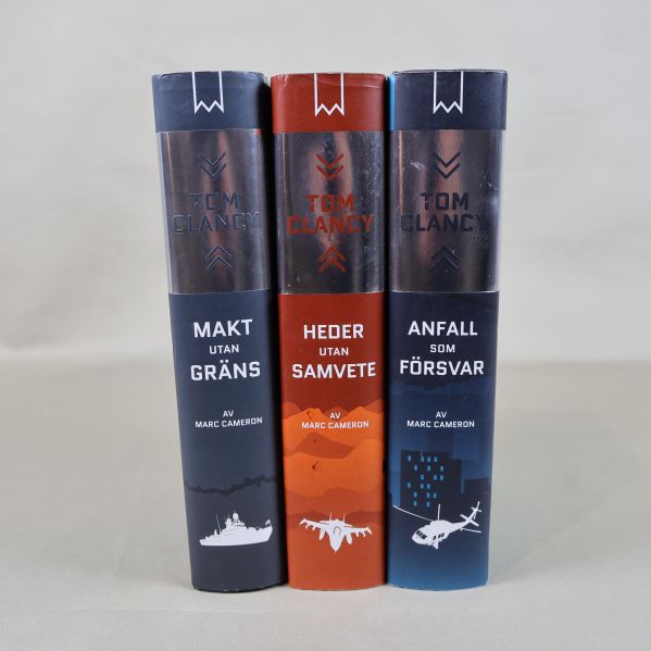 Ryggar på tre Tom Clancy-böcker uppradade, tydliga titlar