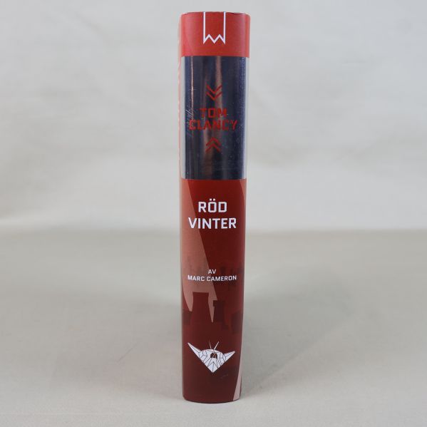 Bokrygg med Tom Clancy Röd vinter av Marc Cameron