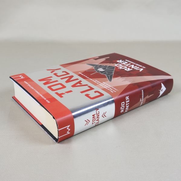 Tom Clancy Röd vinter i sned vinkel, hårdband