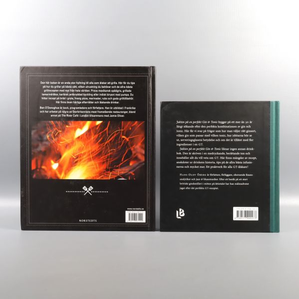 Baksida på två kokböcker, med eld och textbeskrivningar