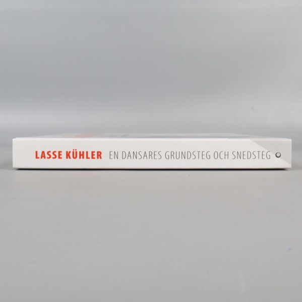 Bokens rygg med Lasse Kühler och titeltext