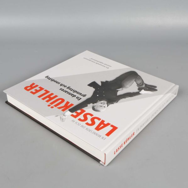 Boken En dansares grundsteg och snedsteg snett ovanifrån