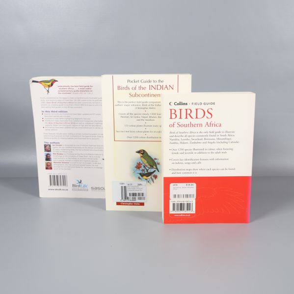 Baksidor på fågelguider