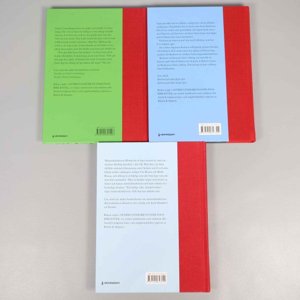 Baksidor av böckerna