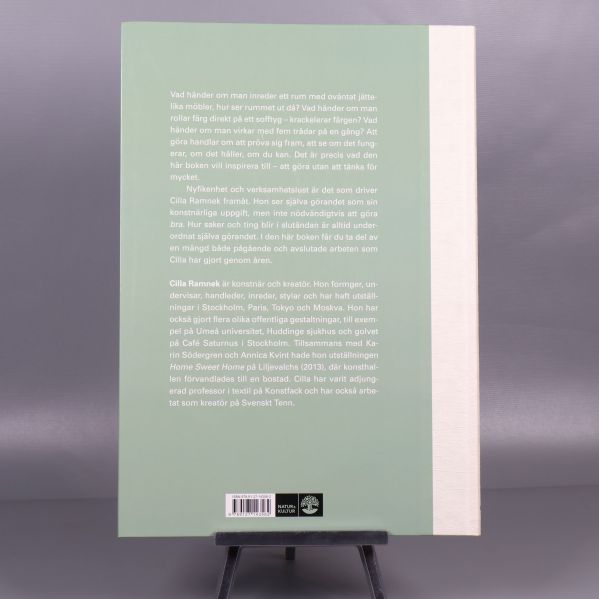 Baksidan med bokbeskrivning och fakta