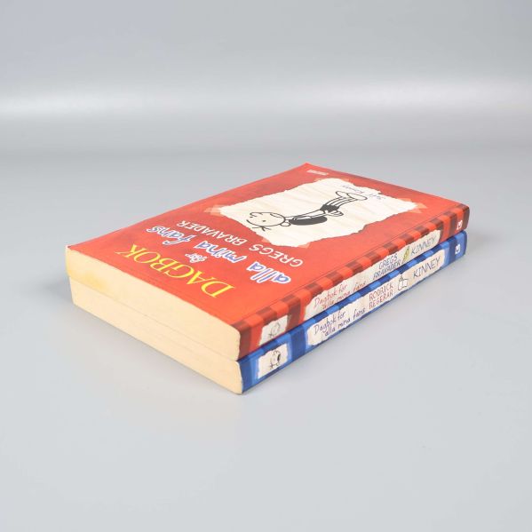 Bokpaket liggande med Dagbok för alla mina fans överst