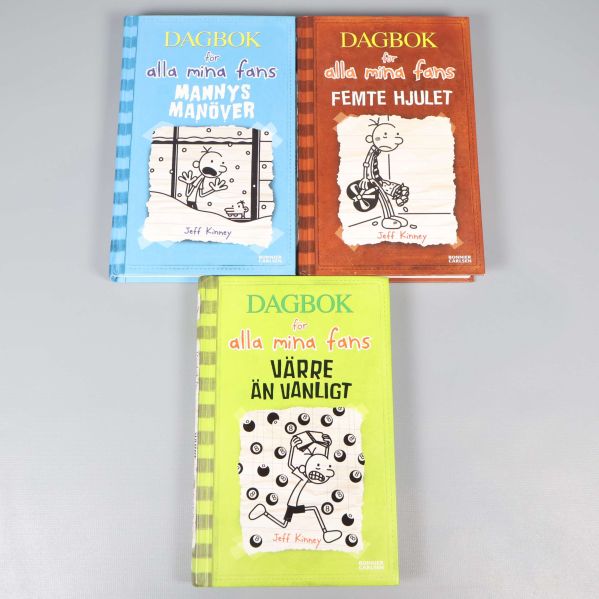 Tre böcker ur Dagbok för alla mina fans: Mannys manöver, Femte hjulet, Värre än vanligt framsidor synliga