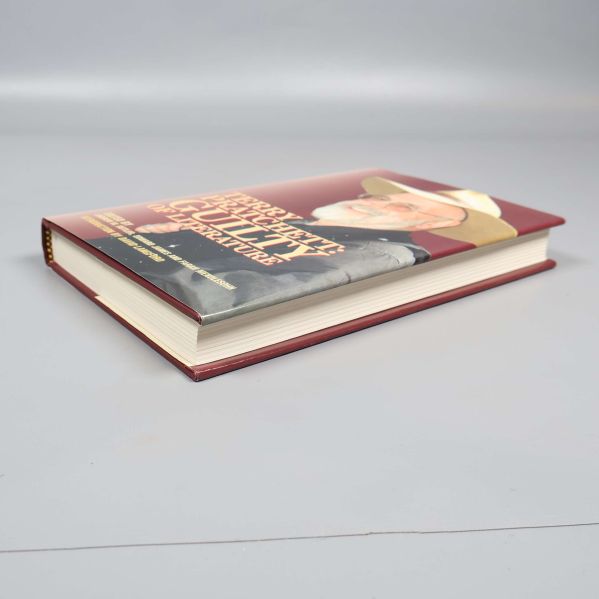 Tjocklek på boken Terry Pratchett: Guilty of Literature från sidan