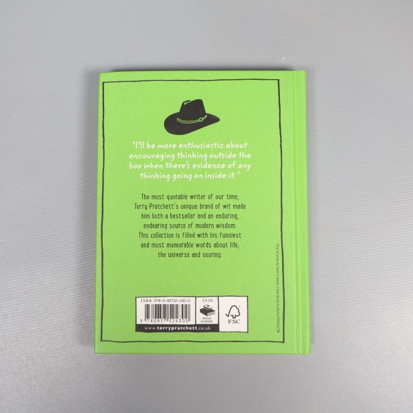 Baksida på grön bok med citat och bokbeskrivning samt ISBN