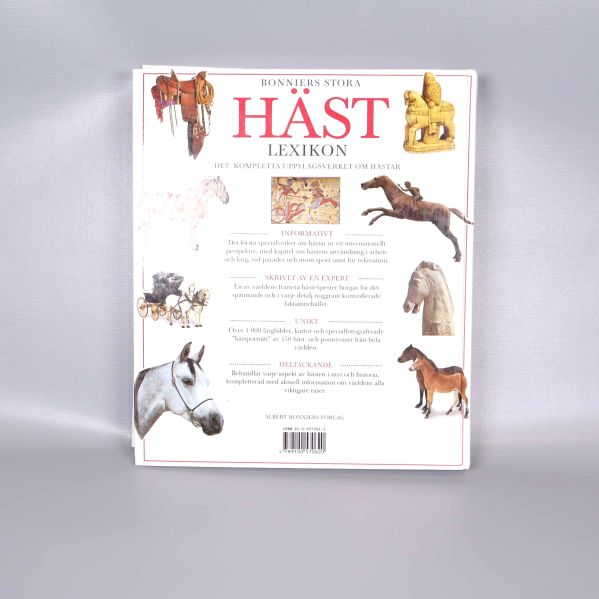 Baksidan av Bonniers stora hästlexikon med beskrivning och små illustrationer av hästar