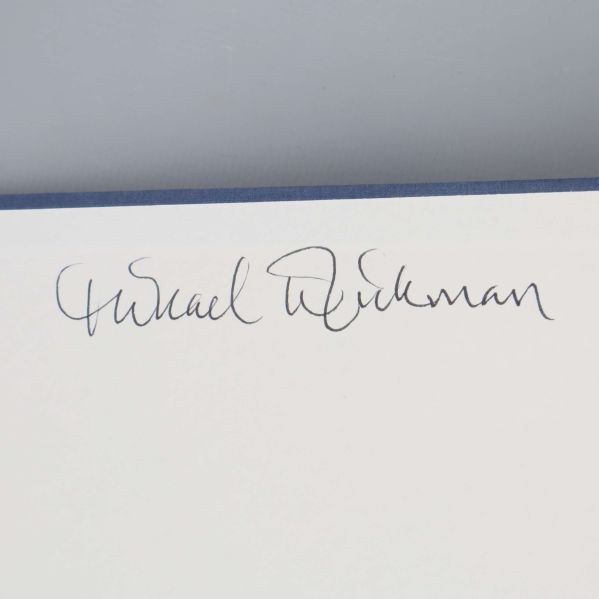 Handskrivet namn på bokbladets insida i bläck